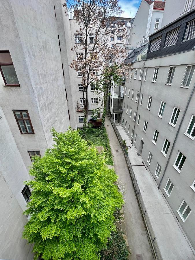 Schone In Zentrum Josefstadt * Wien