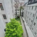 Schoene Wohnung In Wien Zentrum Josefstadt